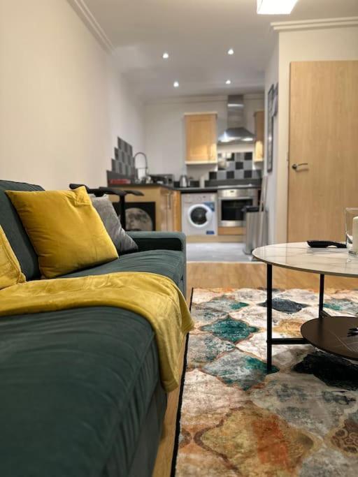 Entire Flat In Ealing Apartment London Exterior photo