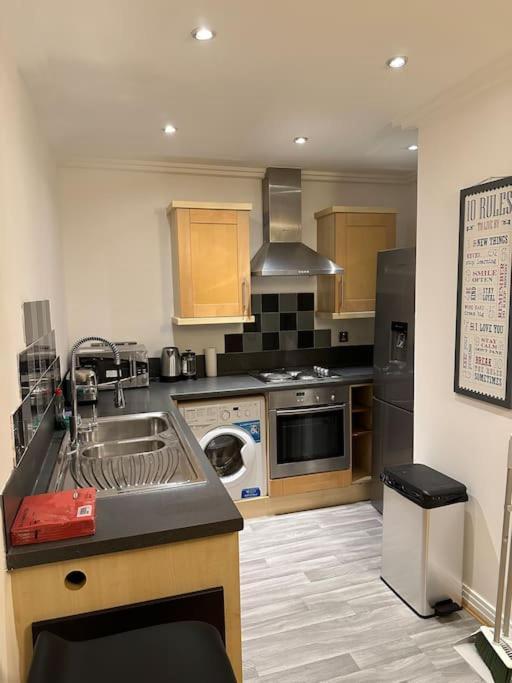 Entire Flat In Ealing Apartment London Exterior photo