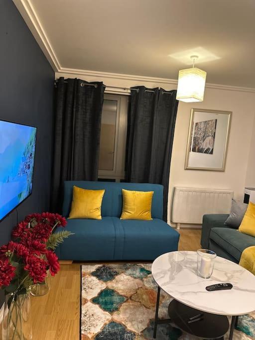 Entire Flat In Ealing Apartment London Exterior photo