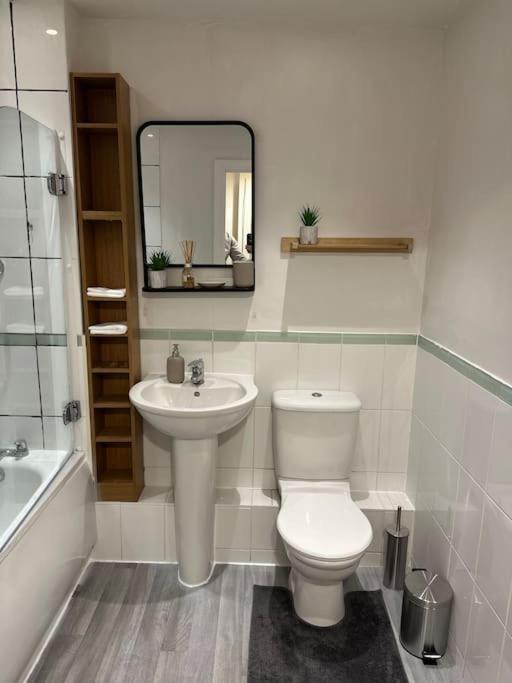 Entire Flat In Ealing Apartment London Exterior photo